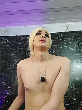 crislingery_dolli webcam show