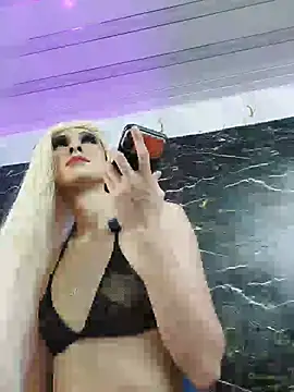 crislingery_dolli Show Webcam
