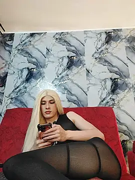 crislingery_dolli Show Webcam