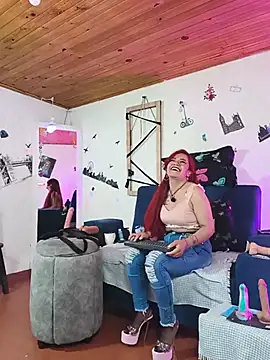 keila_j Show in webcam