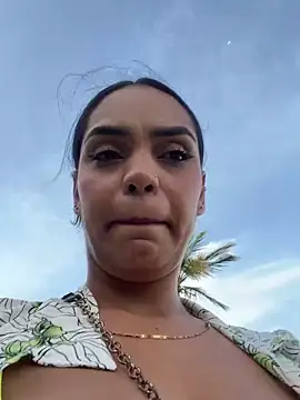 Show modela Sara-77 na web-kameri