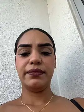 Sara-77 Show in webcam