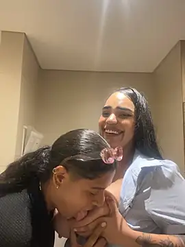 Sara-77のウェブカメラショー