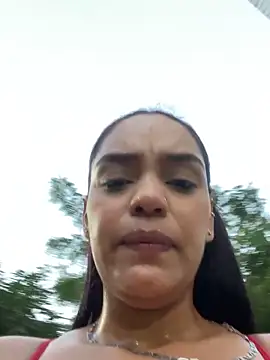 Show modela Sara-77 na web-kameri