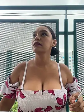 Pertunjukan Kamera Web Sara-77