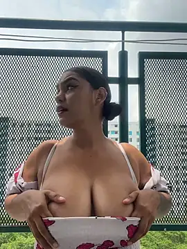 Sara-77's Webcam Show