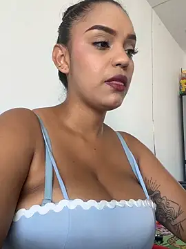 Sara-77 Show in webcam