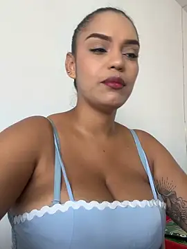 Pokazy przed kamerką – Sara-77
