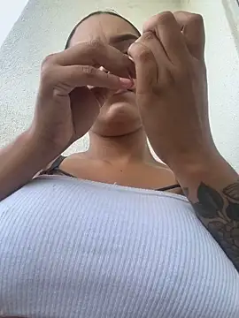 Sara-77 Pertunjukan Webcam