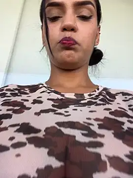 Sara-77's Webcam Show