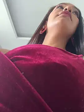 Sara-77 Show Webcam