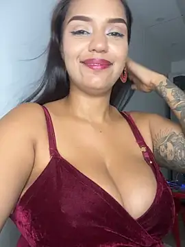 Sara-77 Show in webcam