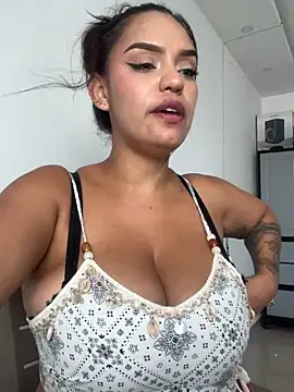 Sara-77 Live Chatraum
