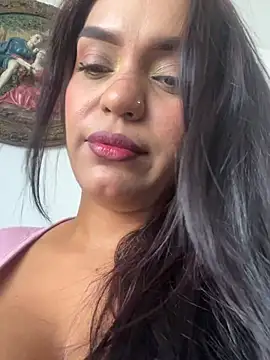 Pokazy przed kamerką – Sara-77