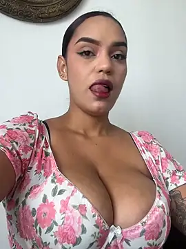 Sara-77 live XXX chat
