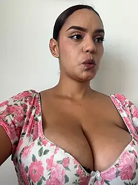 Sara-77's Webcam Show