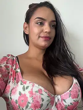 Chat +18 de Sara-77 ao vivo