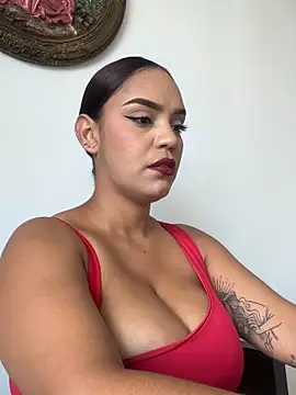 Sara-77 Show in webcam