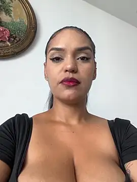 Sara-77 লাইভ XXX চ্যাট