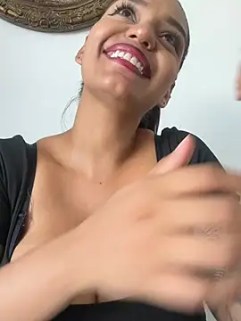 عرض كام Sara-77