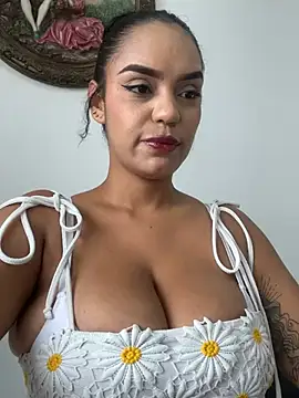 Sara-77 Show Webcam