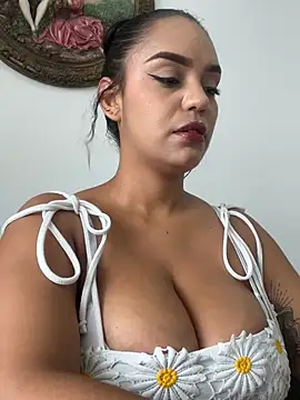عرض كام Sara-77