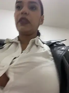 Sara-77 webcam show