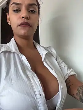 Sara-77's Webcam Show