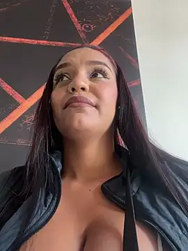 Sara-77's Webcam Show