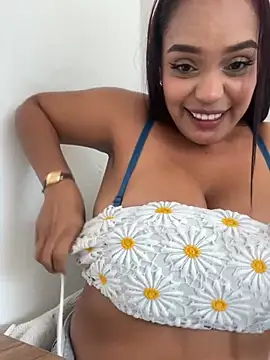 Pokazy przed kamerką – Sara-77