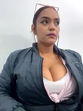 Pokazy przed kamerką – Sara-77