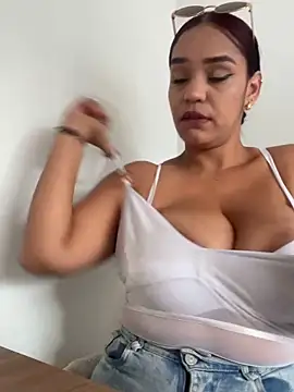 Sara-77 Webcam Show