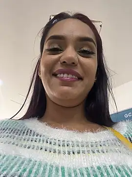 Sara-77's Webcam Show