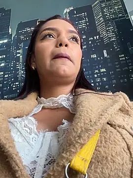 Sara-77 Show in webcam