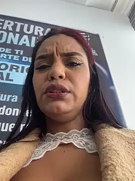 Sara-77 Show in webcam