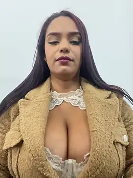 Pokazy przed kamerką – Sara-77
