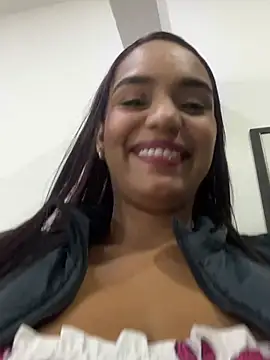 Sara-77's Webcam Show