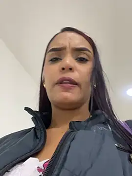 Sara-77's Webcam Show
