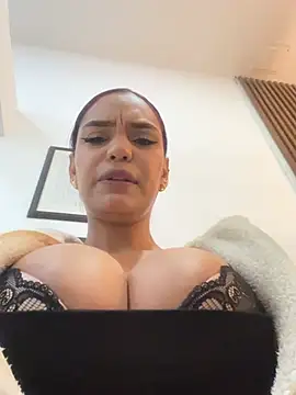 Sara-77's Webcam Show
