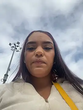 Sara-77 Show Webcam