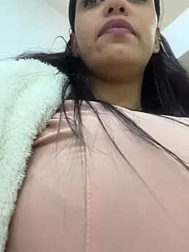 Sara-77's Webcam Show