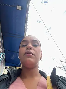 Sara-77 Show in webcam