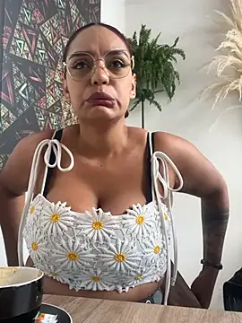 Sara-77's Webcam Show