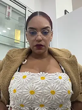 Sara-77 Webcam Show
