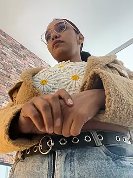 Sara-77 Pertunjukan Webcam