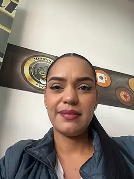 Pertunjukan Kamera Web Sara-77