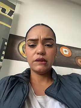 Sara-77's Webcam Show