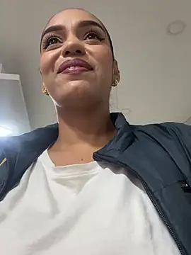Sara-77's Webcam Show