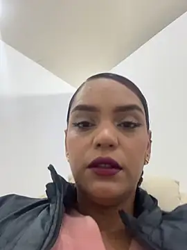 Sara-77's Webcam Show