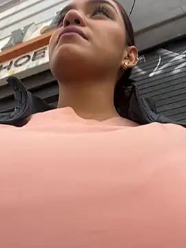 Chat +18 de Sara-77 ao vivo